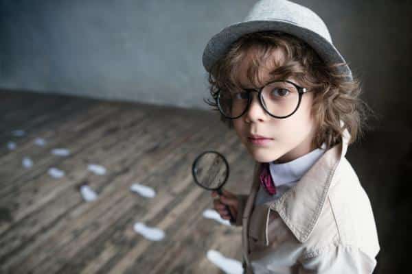 Niño en escape room