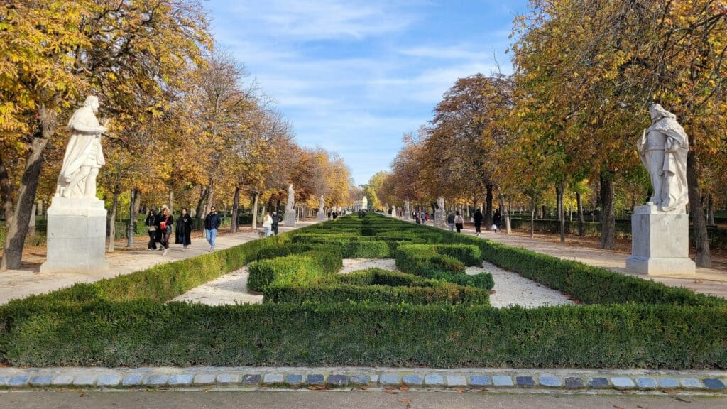 paseo con niños en parque retiro madrid centro