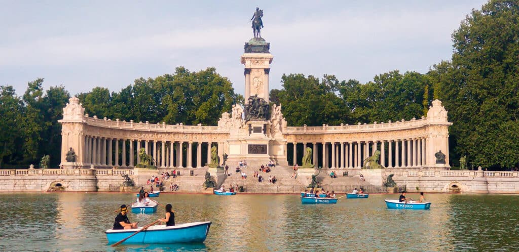 ir al parque del retiro en familia en Madrid
